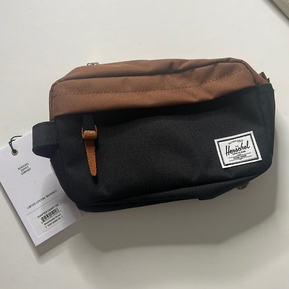 NWT HERSCHEL - CHAPTER CARRY ON - BLACK/SADDLE BROWN - Picture 2 of 5